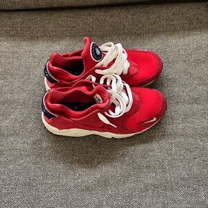 Nike Huarache Youth size 10